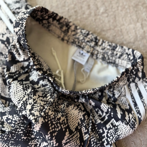 ADIDAS Python Print Jogger Set - Picture 5 of 9